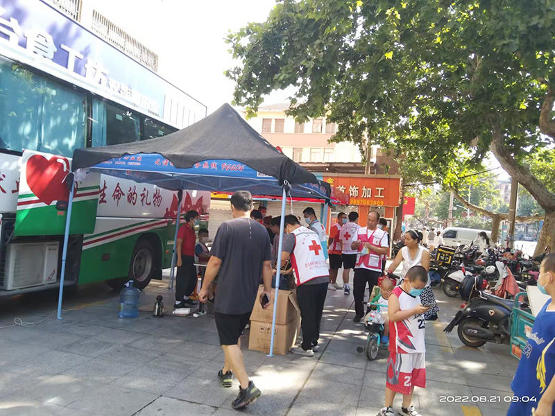 热血真情，，，，，，，佰福国际国货开展无偿献血公益活动
